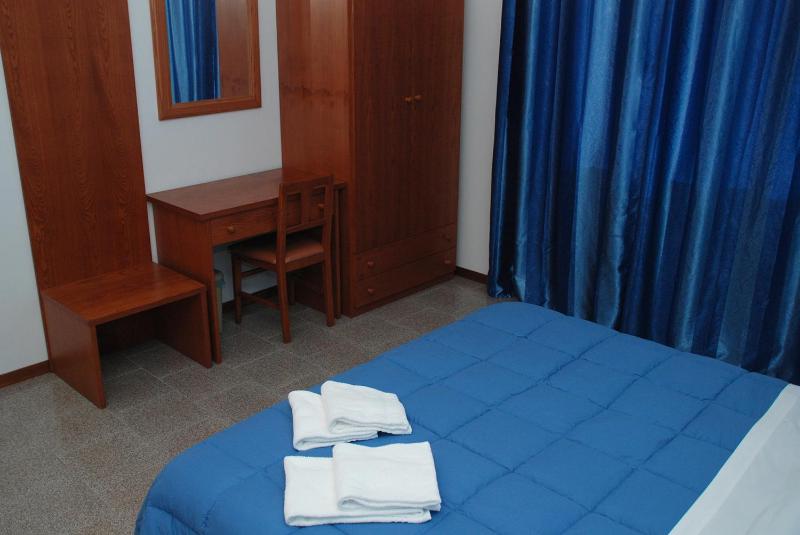 Triple Room with Private Bathroom image 4