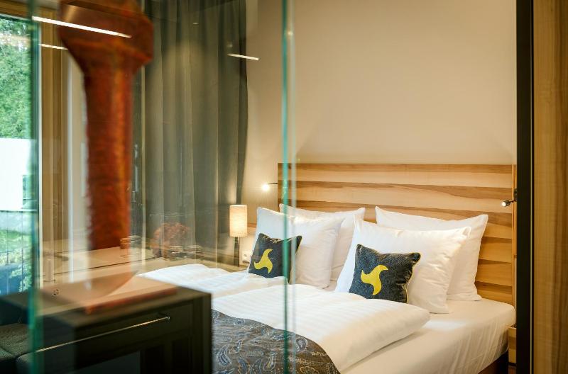 Standard Double Room with Balcony image 4