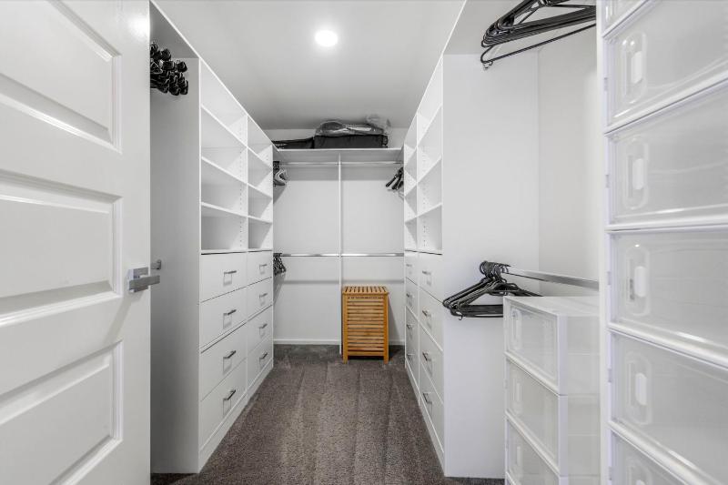 Spacious Family Home Near Mt. Stromlo - image 11