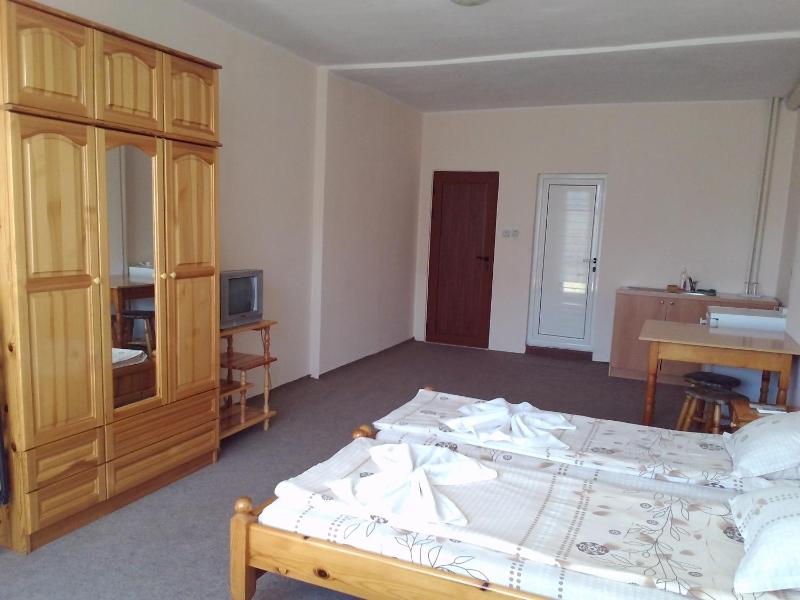 Triple Room with Balcony image 4