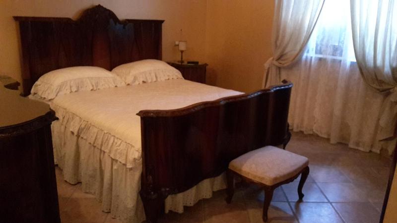 Queen Room with Spa Bath image 3