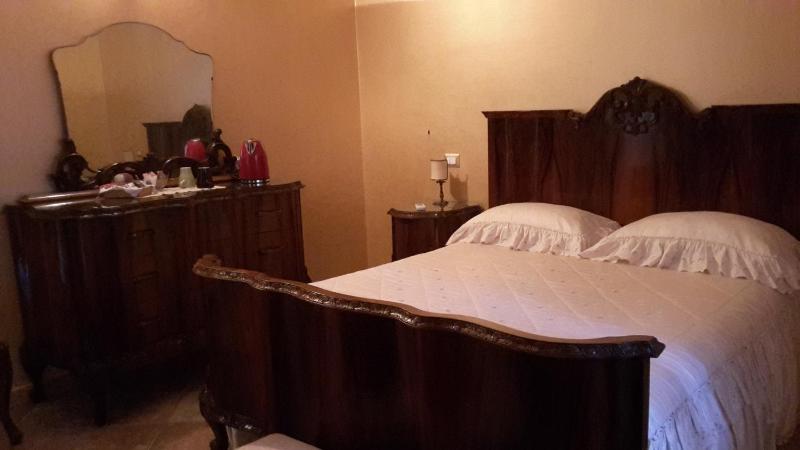 Queen Room with Spa Bath image 4
