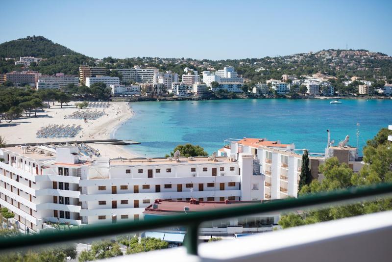 One-Bedroom Apartment with Sea View image 3