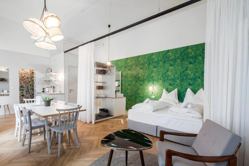 Suite with Garden View image 1