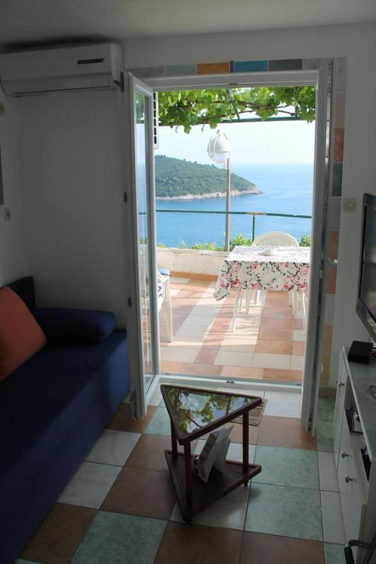 Studio with Sea View image 3