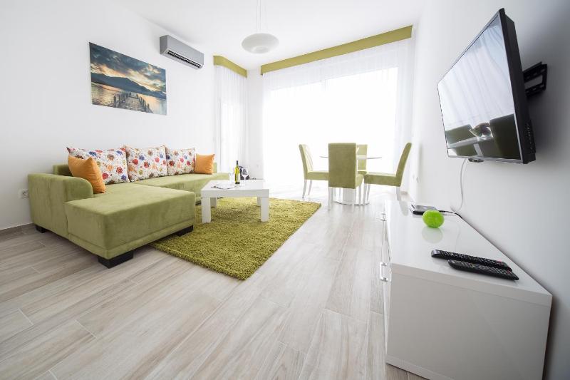 One-Bedroom Apartment with Sea View image 2