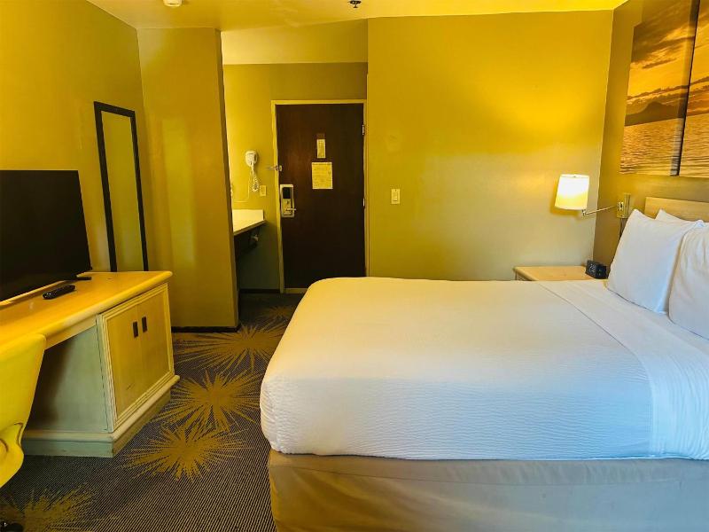 Days Inn by Wyndham Seatac Airport - image 12