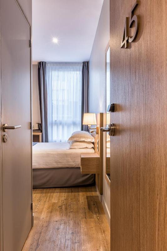 Business Single Room image 3