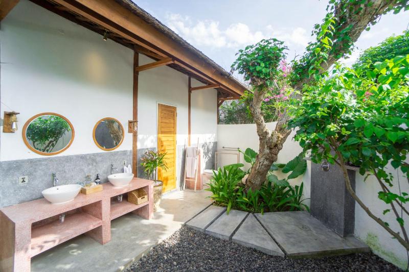 Nusa Del Rey - image 19