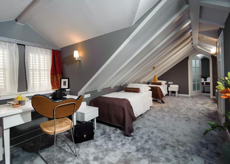 Superior Double or Twin Room with City View image 4