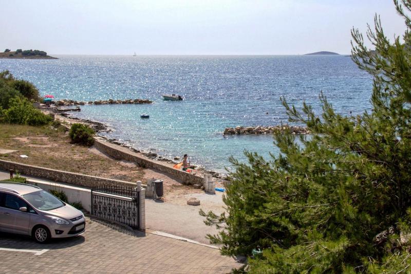 One-Bedroom Apartment with Sea View - Second Floor image 3