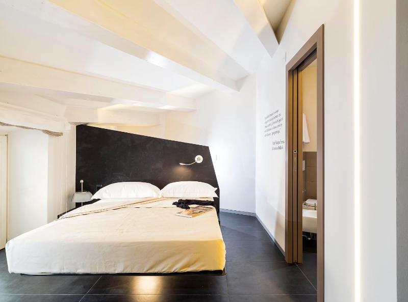 Classic Room image 3