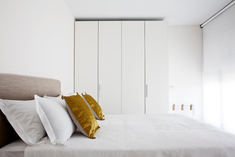 One-Bedroom Apartment image 4
