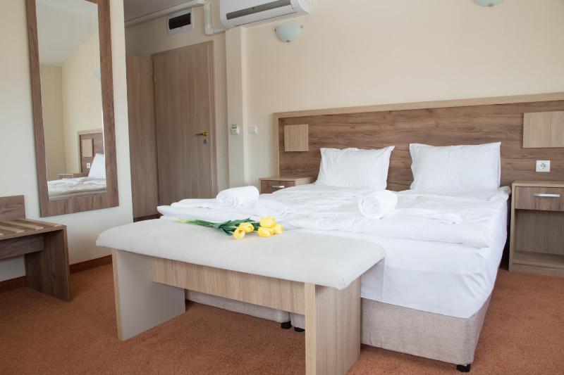 Double Room with Balcony image 3