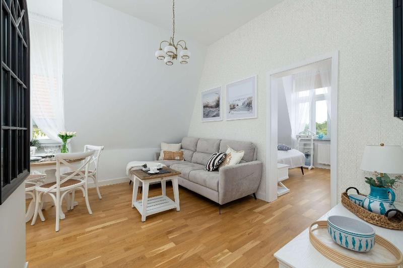 Przestronny Apartament z Klimatyzacją Sauną i Siłownią by Renters Prestige - image 3