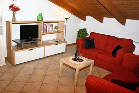 One-Bedroom Apartment - Attic image 3