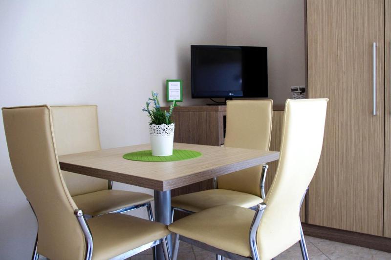 One-Bedroom Apartment with Garden View image 4