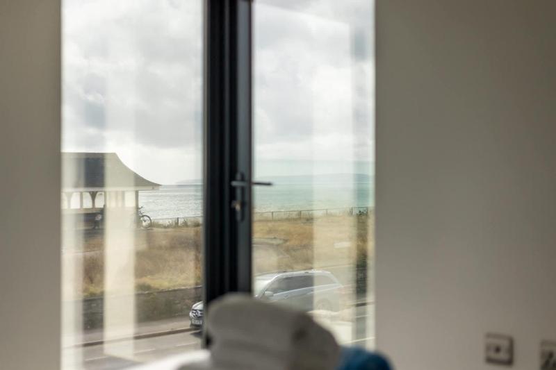 Rise and Shine - With a Balcony On the Seafront - image 10