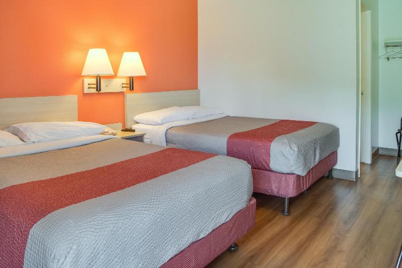 Quadruple Room - Non-Smoking image 3