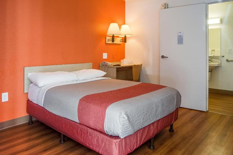 Double Room - Disability Access - Non-Smoking image 2