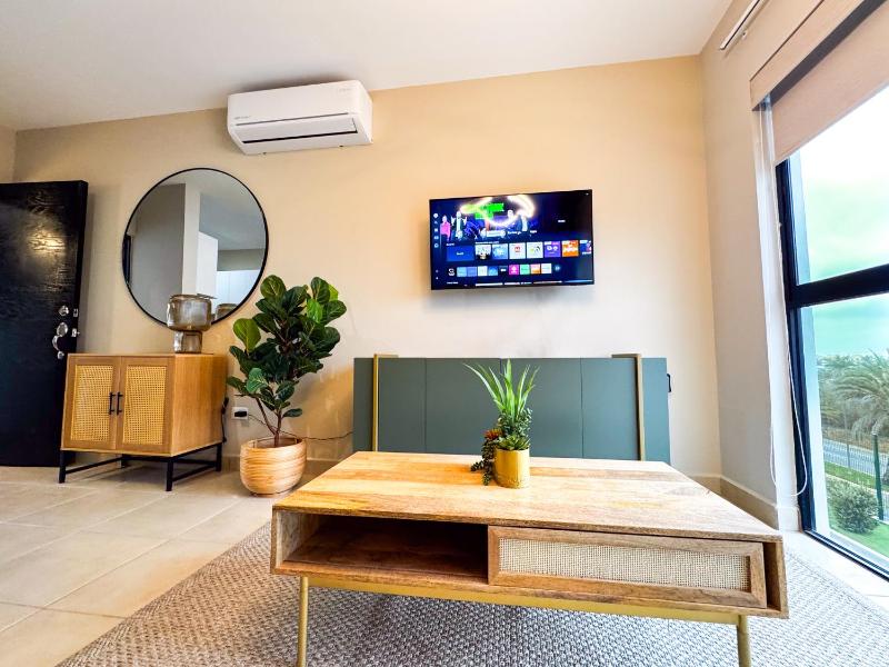 Indigo Modern Apt Steps from Playa Brujas Beach - image 9