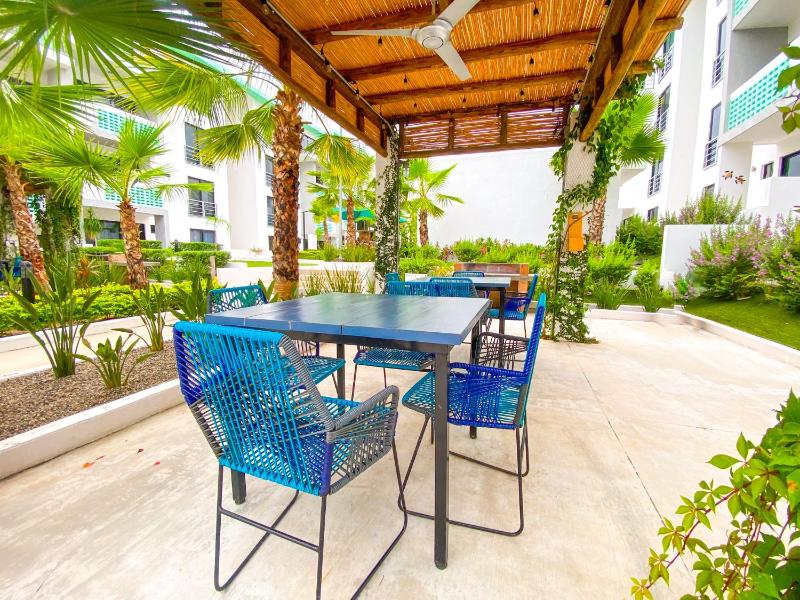 Indigo Modern Apt Steps from Playa Brujas Beach - image 24