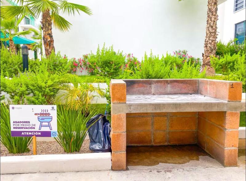 Indigo Modern Apt Steps from Playa Brujas Beach - image 15