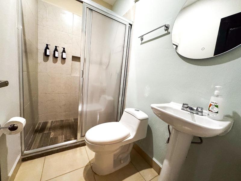 Indigo Modern Apt Steps from Playa Brujas Beach - image 20