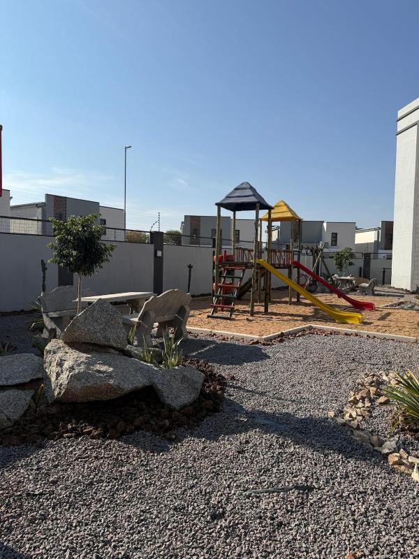 Urban Bleu - Modern 1 Bed Executive Apartment in Sarona Gaborone with WiFi Free Parking and Pool - image 4