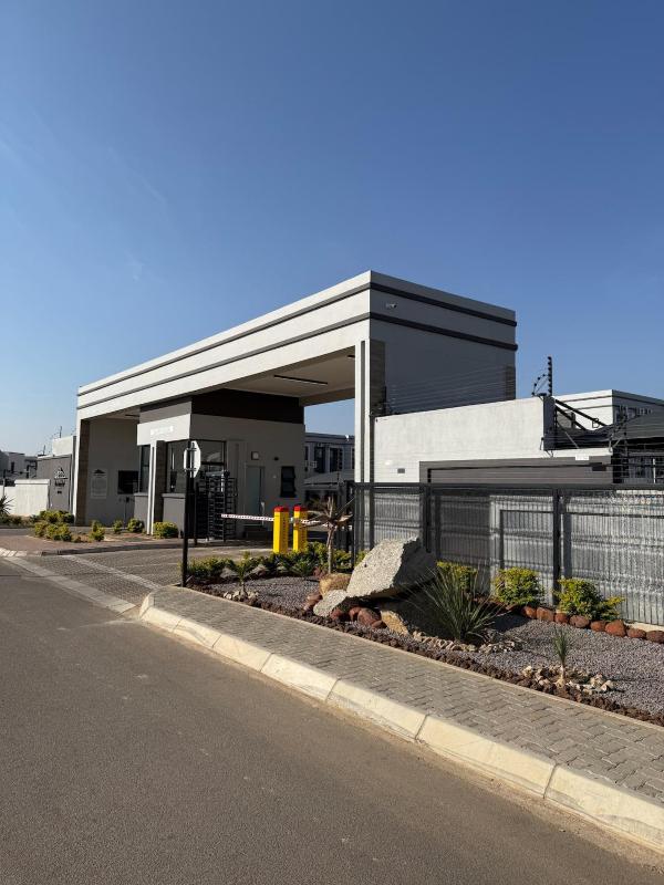 Urban Bleu - Modern 1 Bed Executive Apartment in Sarona Gaborone with WiFi Free Parking and Pool - image 10