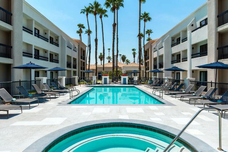 Courtyard by Marriott Palm Springs - image 1