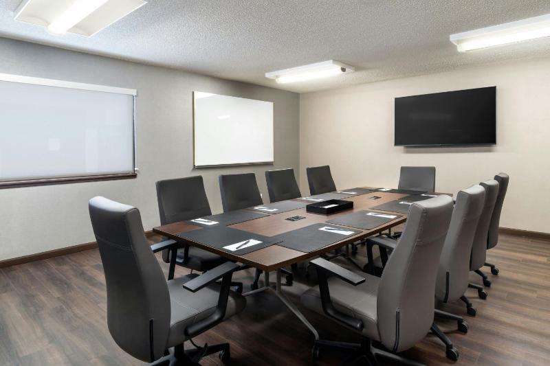 Courtyard by Marriott Palm Springs - image 21