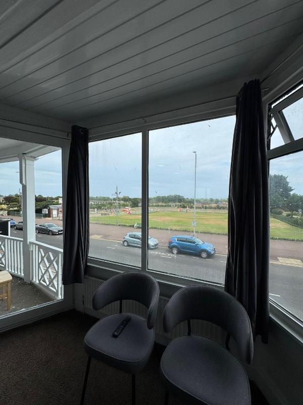 Sea Side Hotel - image 6