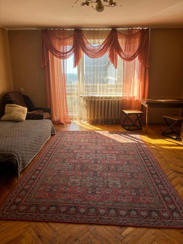 Three-room apartment in the center - image 13