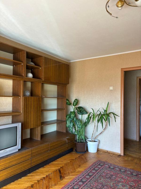 Three-room apartment in the center - image 11