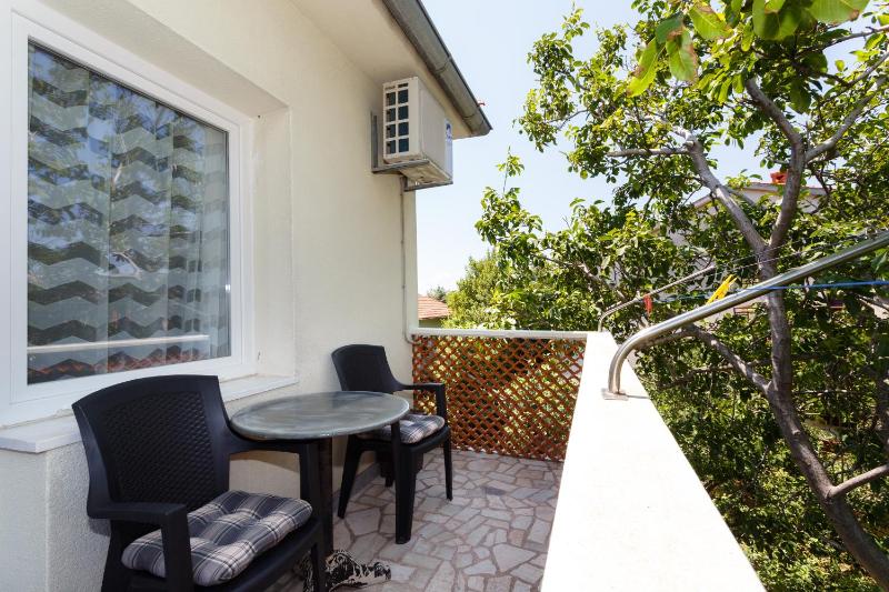 Studio with Balcony image 3