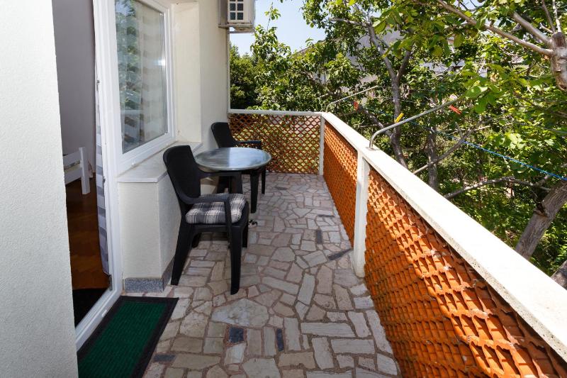 Studio with Balcony image 2