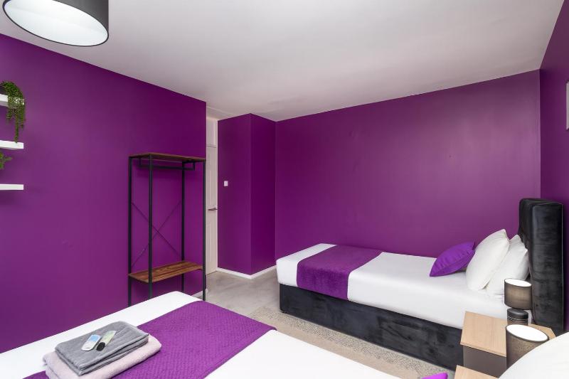 Newhall by Alt-Stay Contractor Accommodation - 3 Bed Contractor Home With Parking Wi-Fi & Full Kitchen - Ideal For Long stays - image 5