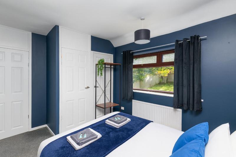 Newhall by Alt-Stay Contractor Accommodation - 3 Bed Contractor Home With Parking Wi-Fi & Full Kitchen - Ideal For Long stays - image 2