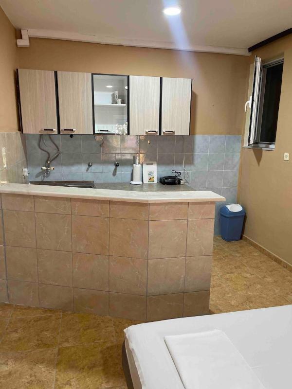 Fontana Apartments 1A - image 2