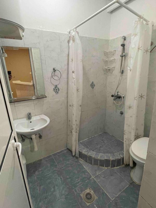 Fontana Apartments 1A - image 5