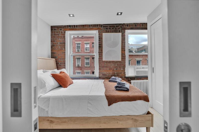 SoHo Designer 2BR with balcony - image 7