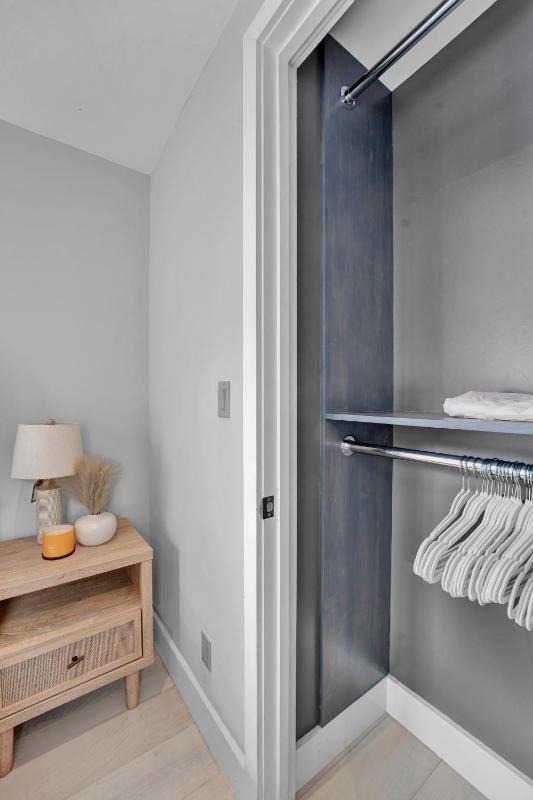 SoHo Designer 2BR with balcony - image 11