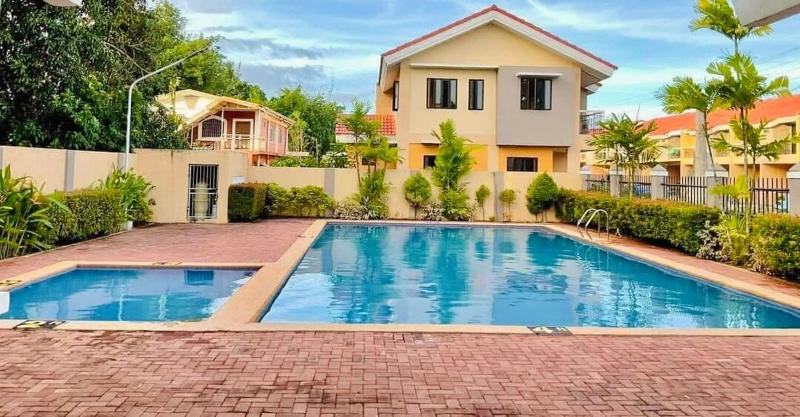 City Center 2BR Home near airport with Pool Access - image 22