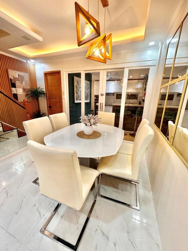 City Center 2BR Home near airport with Pool Access - image 18