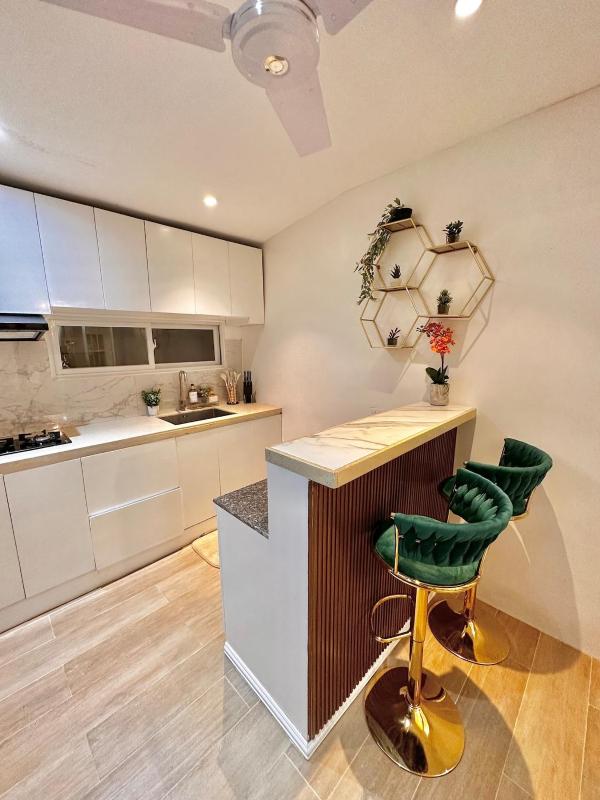 City Center 2BR Home near airport with Pool Access - image 15