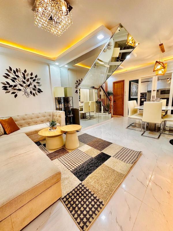 City Center 2BR Home near airport with Pool Access - image 21