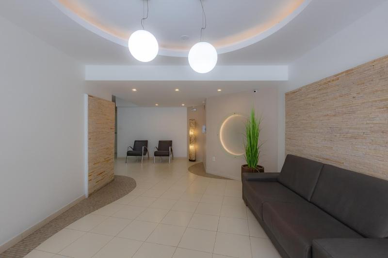 Apto c Churrasqueira e Garagem 300m da praia - image 23
