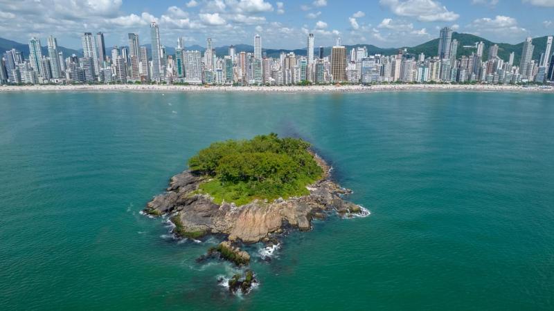 Apto c Churrasqueira e Garagem 300m da praia - image 14