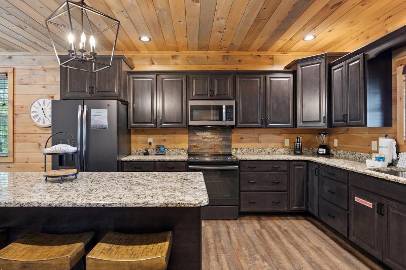 Iron Mountain Lodge cabin - image 13